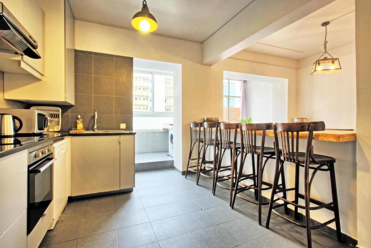 Sao Pedro 30 Guests Apartment Lisbon Exterior photo
