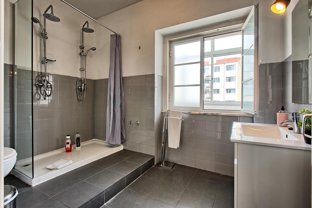 Sao Pedro 30 Guests Apartment Lisbon Exterior photo